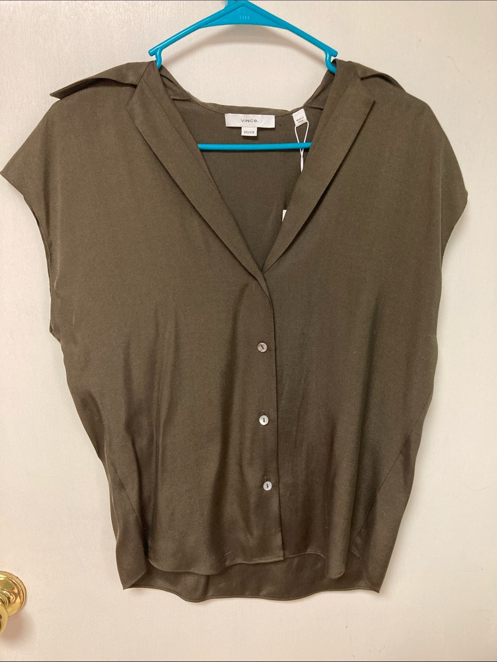 NWT vince. Women’s Blouse XXS